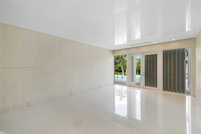 Building Photo - 128 Orquidea Ave