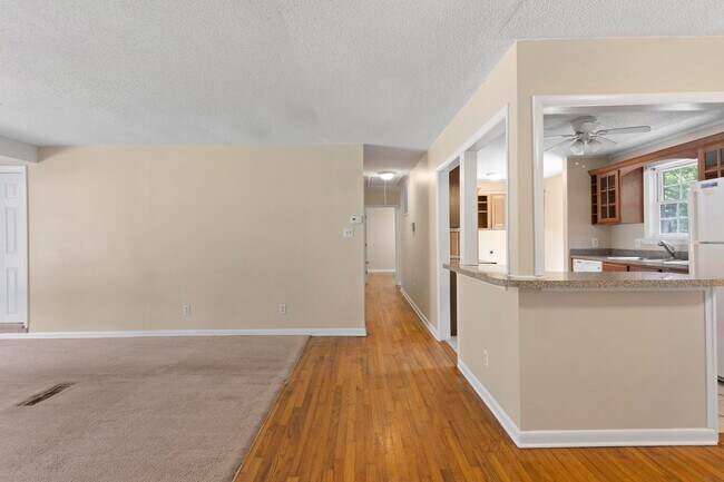 Building Photo - Northwoods Cutie!