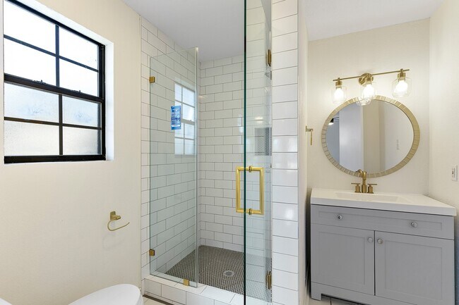 Building Photo - 504 Percival St