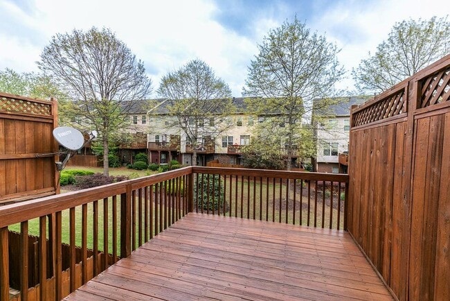 Building Photo - 827 Charles Bank Ave SE