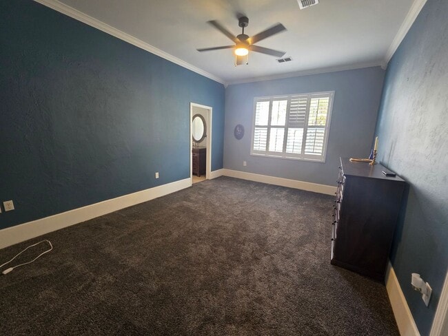 Building Photo - Spacious 5 Bedroom Home with Pool in Crystal Lake Homesites