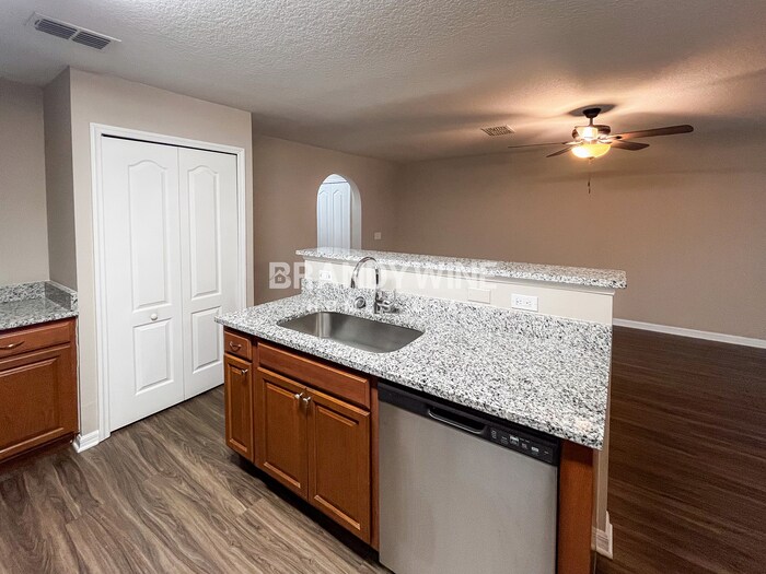 Building Photo - 8269 Halls Hammock Ct