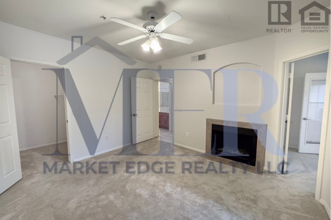 Building Photo - 2Bed/1Bath Apt at Thompson Peak/Frank Lloyd Wright! Ready for Immediate Move-In!