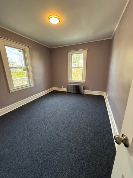 Building Photo - 562 N Maple Ave