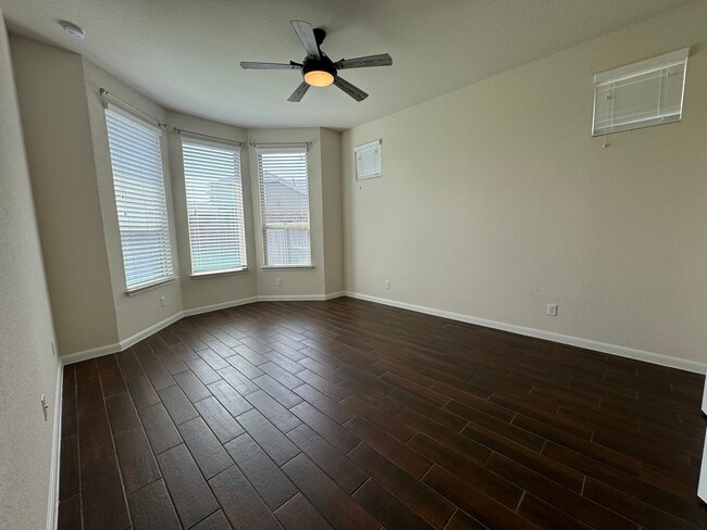 Building Photo - Stunning Rental Home in Gated Wortham Oaks...