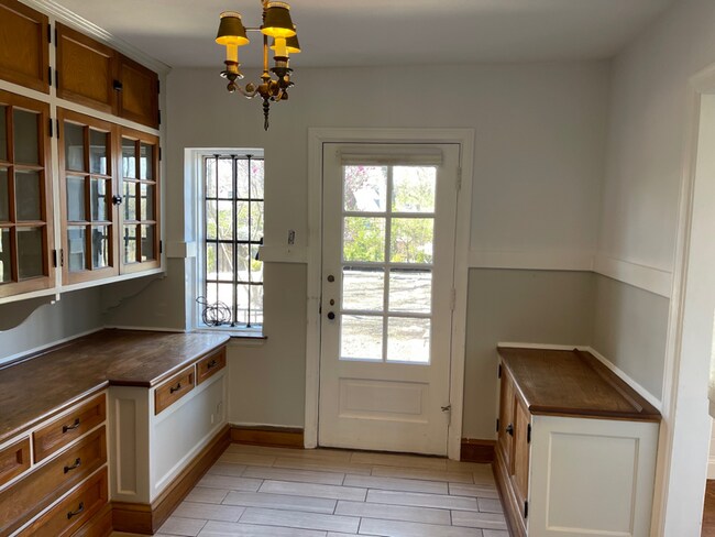 Building Photo - 6301 Alexander Dr