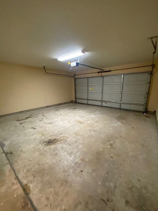 Building Photo - Spacious 4Bed, 2.5 Bath plus Bonus Room, 2-story home in the desirable Remington Grove community!