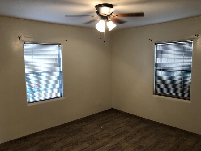 Building Photo - 1419 E Hedrick Dr
