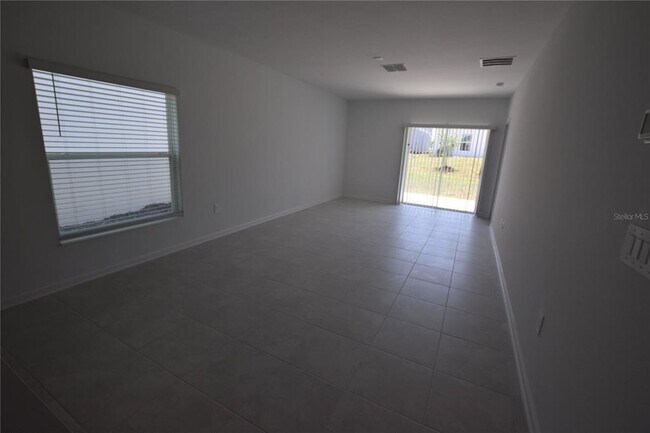 Building Photo - 2839 Armstrong Ave