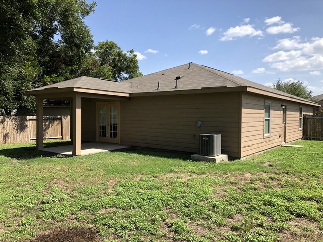 Building Photo - "Hard to Find" Roomy 1-story in Luckey Ran...