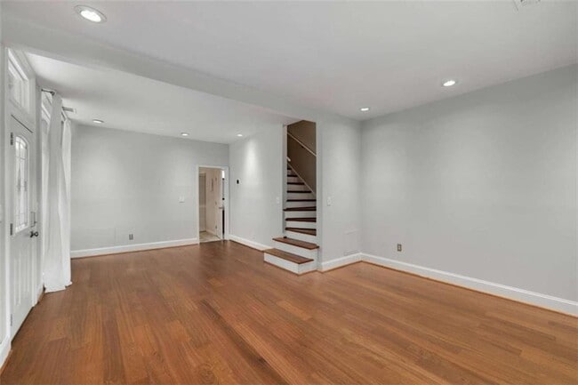 Building Photo - 654 Cleburne Terrace NE
