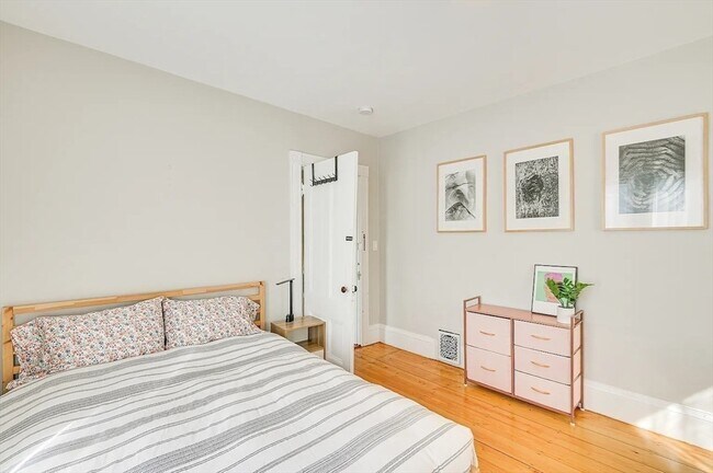 Building Photo - 44 Cottage St