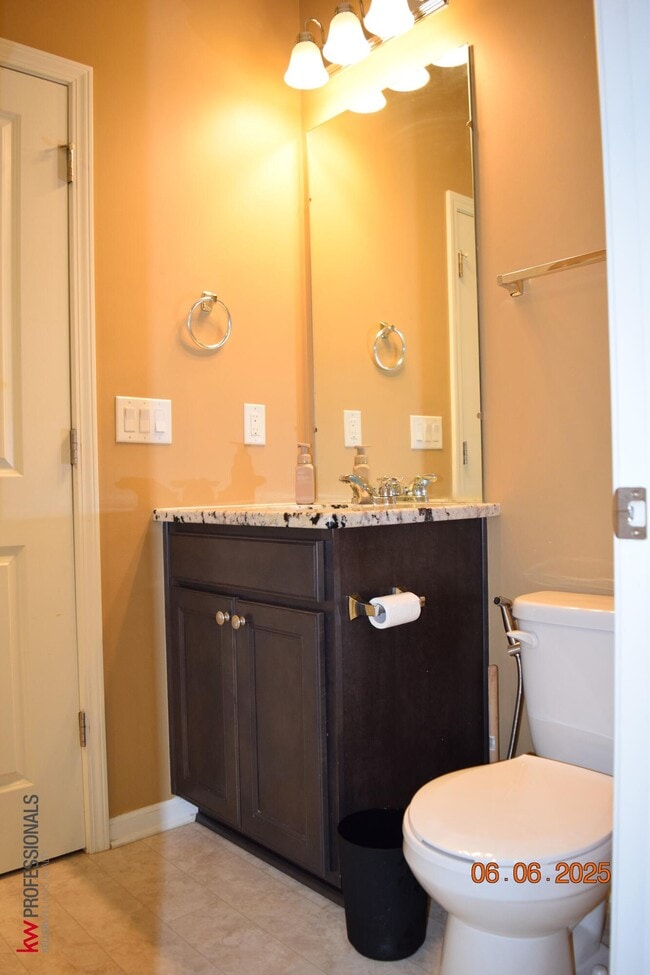 Building Photo - 49603 Shoreline Dr