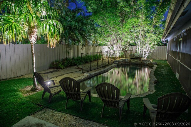 Building Photo - 900 Cosmos Ct