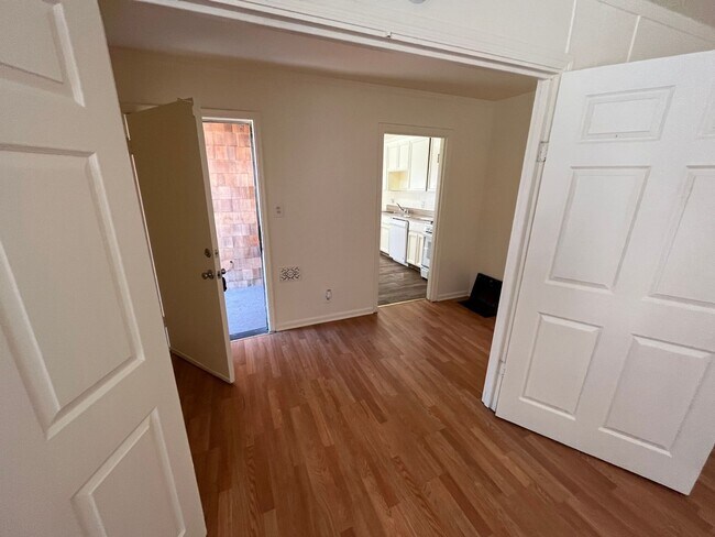 Building Photo - Great Student Housing.  3bd (Has been converted to 4 bedroom in past) 3bath house a block and a h...