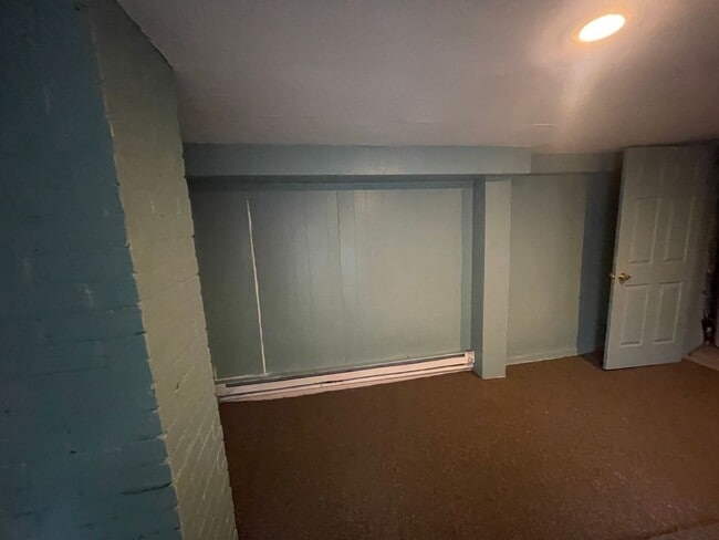 Building Photo - Available NOW! 1st Floor  2 Bed 1 Bath Apa...