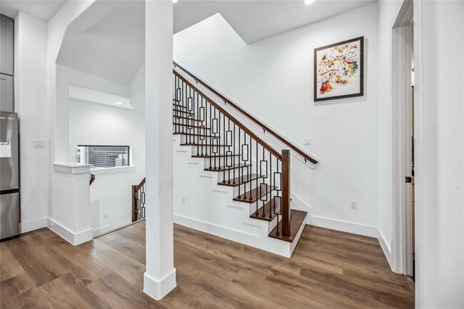 Building Photo - 1305 E 27th St