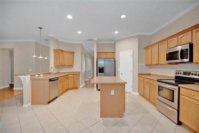 Building Photo - 2615 Lakemoor Dr