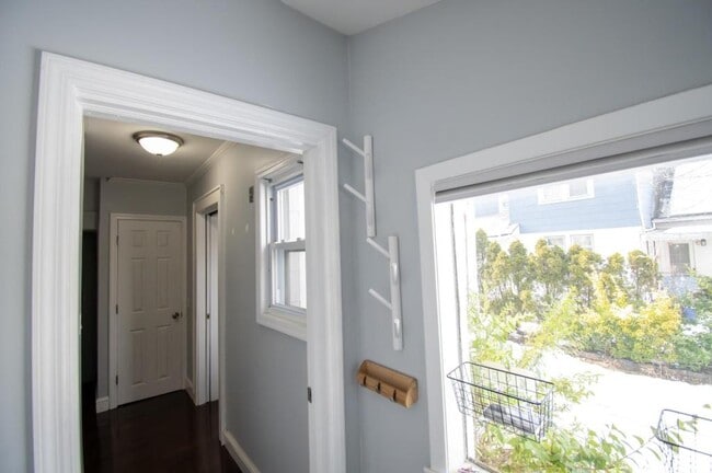 Building Photo - 25 Hillside Ave