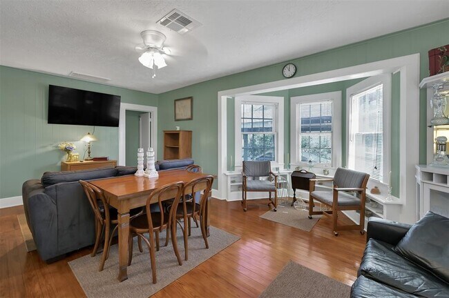 Building Photo - 1004 Mccall Ave