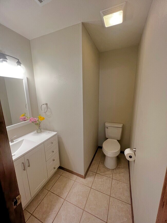 Master Half Bath - 505 5th St