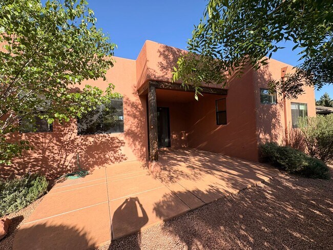 Building Photo - HOUSE - VILLAGE OF OAK CREEK