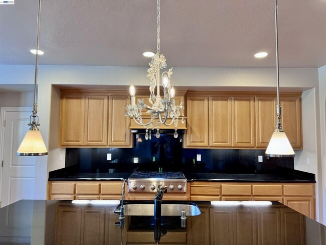 Building Photo - 7875 Kennard Ln