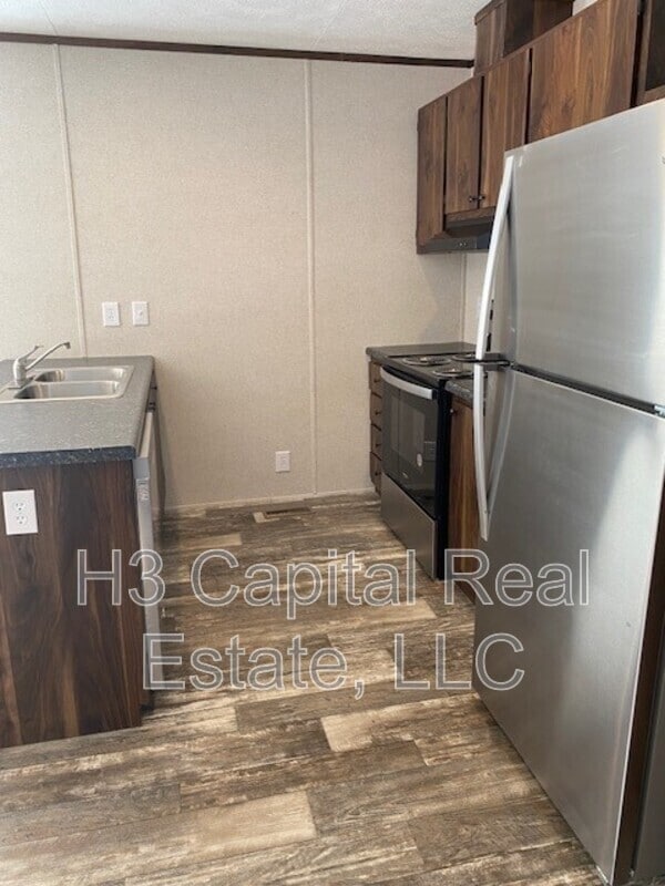 Building Photo - 524 Chickadee St