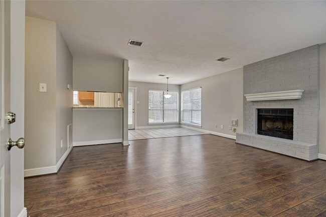 Building Photo - 3 Field Flower Ct