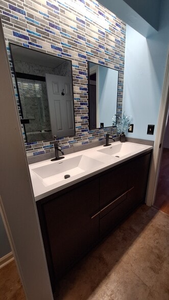 Upstairs bathroom - 217 Walton Ferry Rd