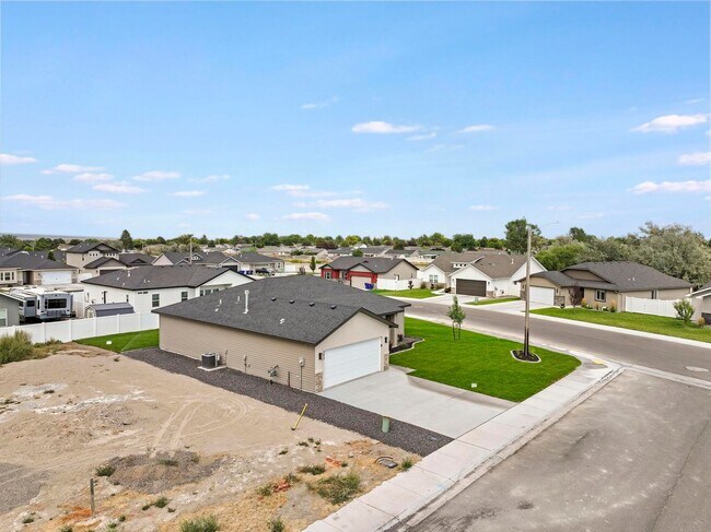 Building Photo - 392 Rock Dove Loop