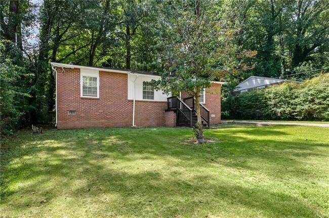 Building Photo - 305 Banberry Dr SE