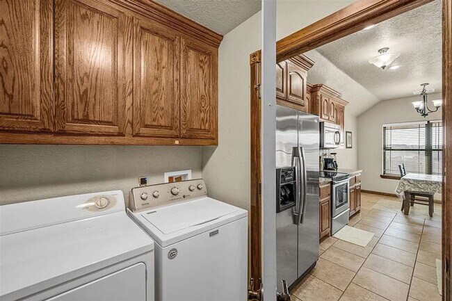 Building Photo - VERY NICE HOME IN THE ROLLING HILLS AREA. PETS NEGOTIABLE WITH OWNERS APPROVAL
