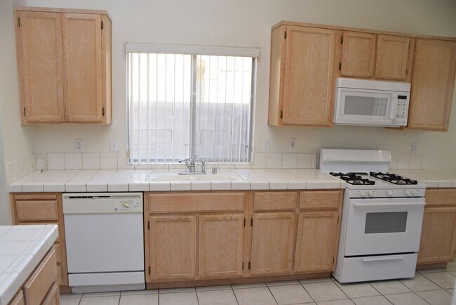 Building Photo - BEAUTIFUL NORTHWEST PROPERTY NEAR DINING A...
