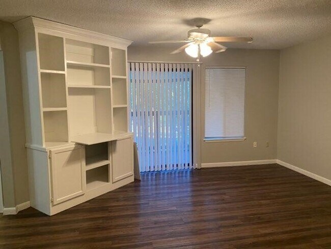 Building Photo - 3504 Sable Palm Ln