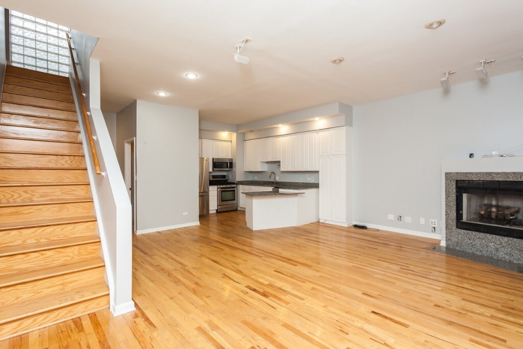 Building Photo - 2427 N Clybourn Ave