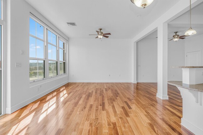 Building Photo - 55 Mallory Ave