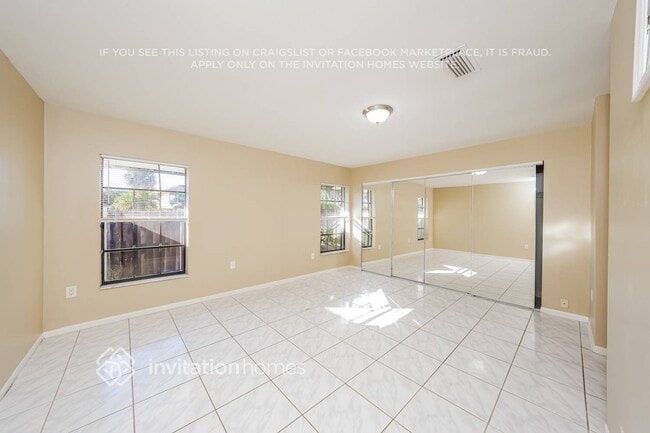 Building Photo - 2703 SW 5th St