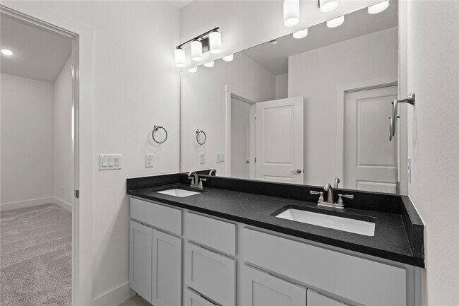 Building Photo - 700 Sun Meadows Loop