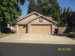 Building Photo - Woodcreek Oaks area home on quiet street