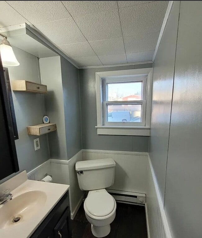 Building Photo - Bright 3 Bedroom, 1 Bath Home in Dallastown Schools!