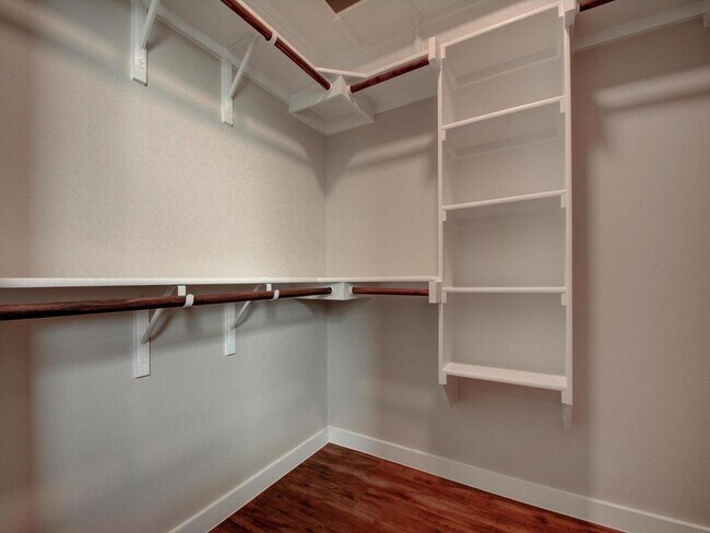 Building Photo - 240 Rose Dr