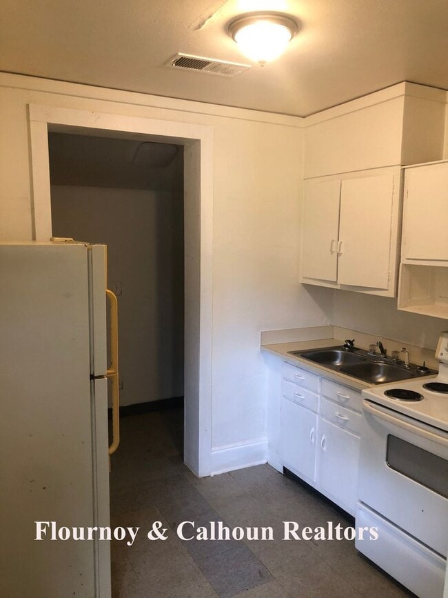 Building Photo - r421a