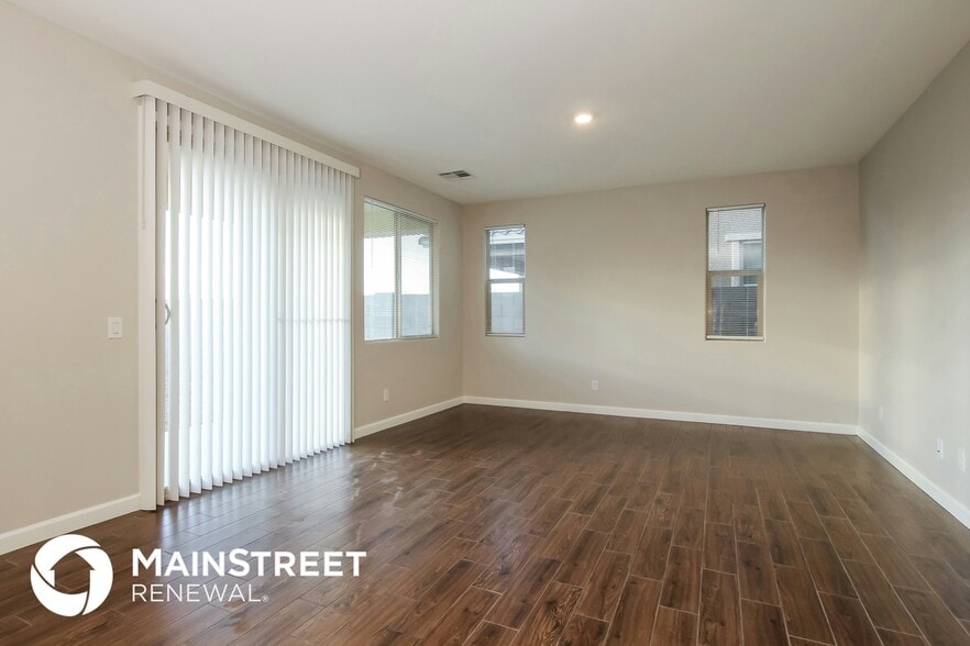 Building Photo - 2822 S 95th Dr