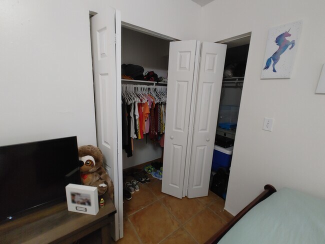 Building Photo - 1901 NW S River Dr