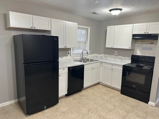 Building Photo - 3309 Kenesaw Dr