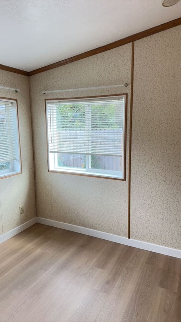 Building Photo - Two Bedroom House