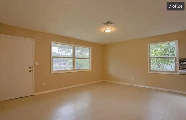 Building Photo - Home For Rent in St Petersburg!