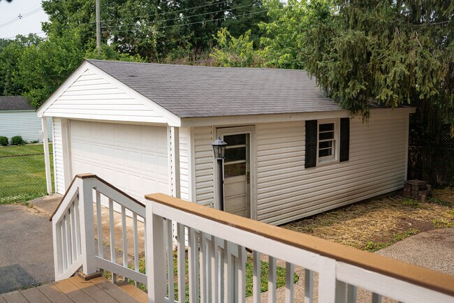 Building Photo - 218 Bramton Rd