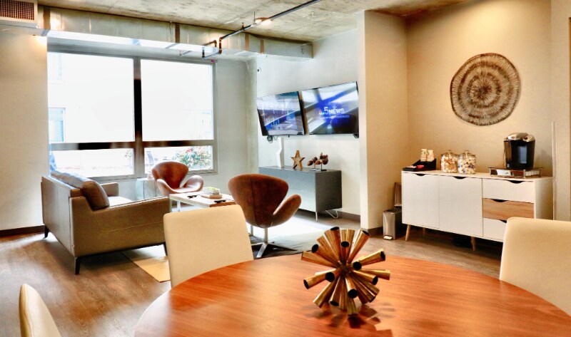 Building Photo - 1040 W Addison St